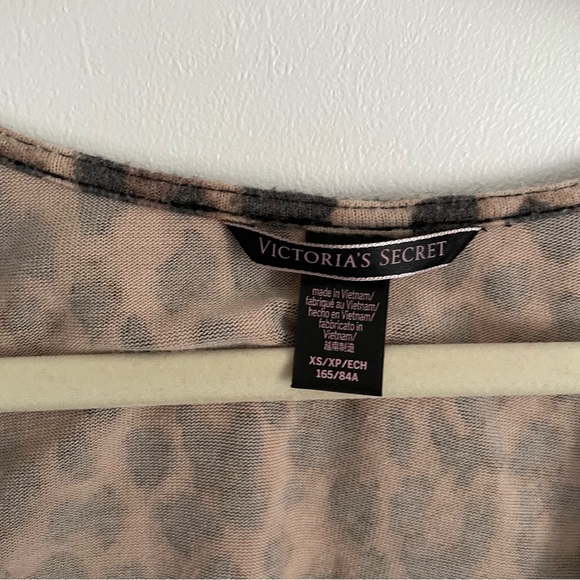 Victoria’s Secret Cheetah Criss Cross Front Long Sleeve Top Size XS - Picture 3 of 4